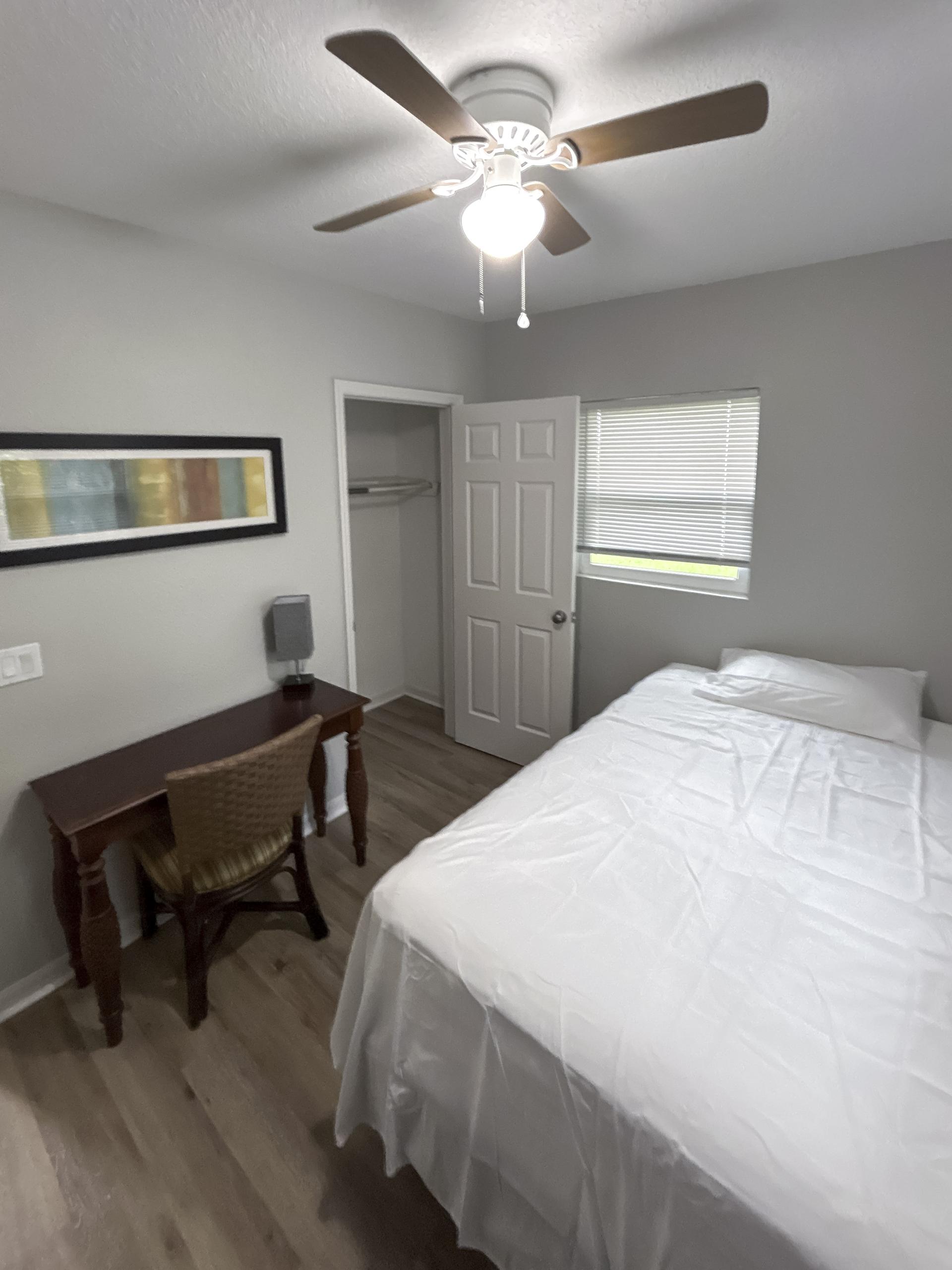 bedroom, detected:ceiling fan, bed, window blind