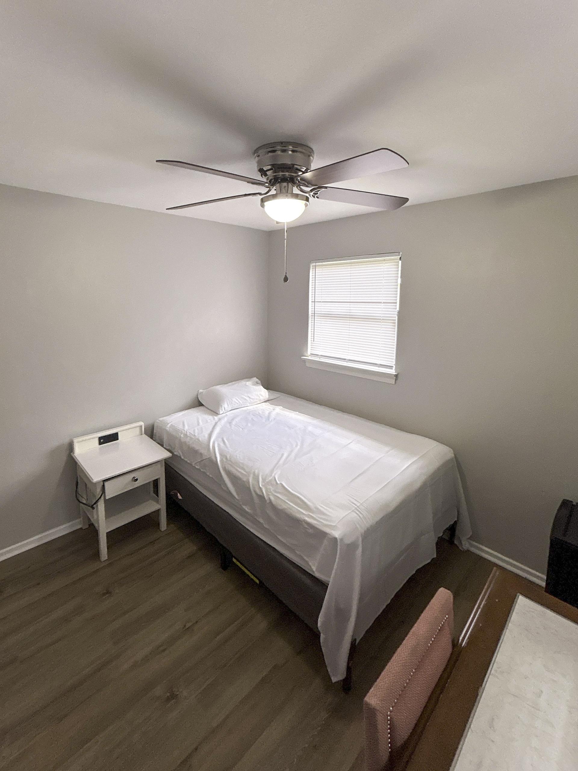 bedroom, detected:ceiling fan, bed