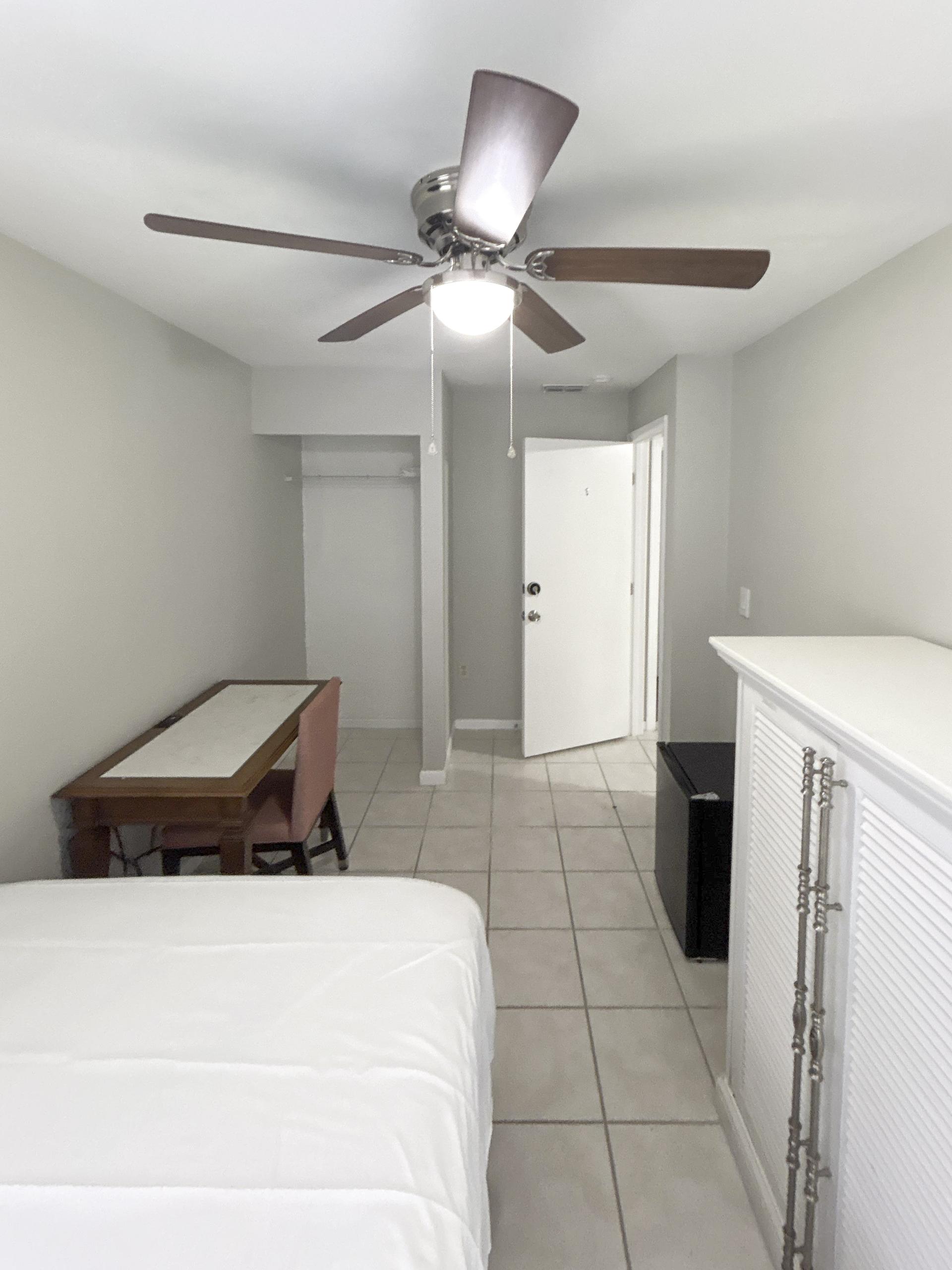 bedroom, detected:ceiling fan, bed