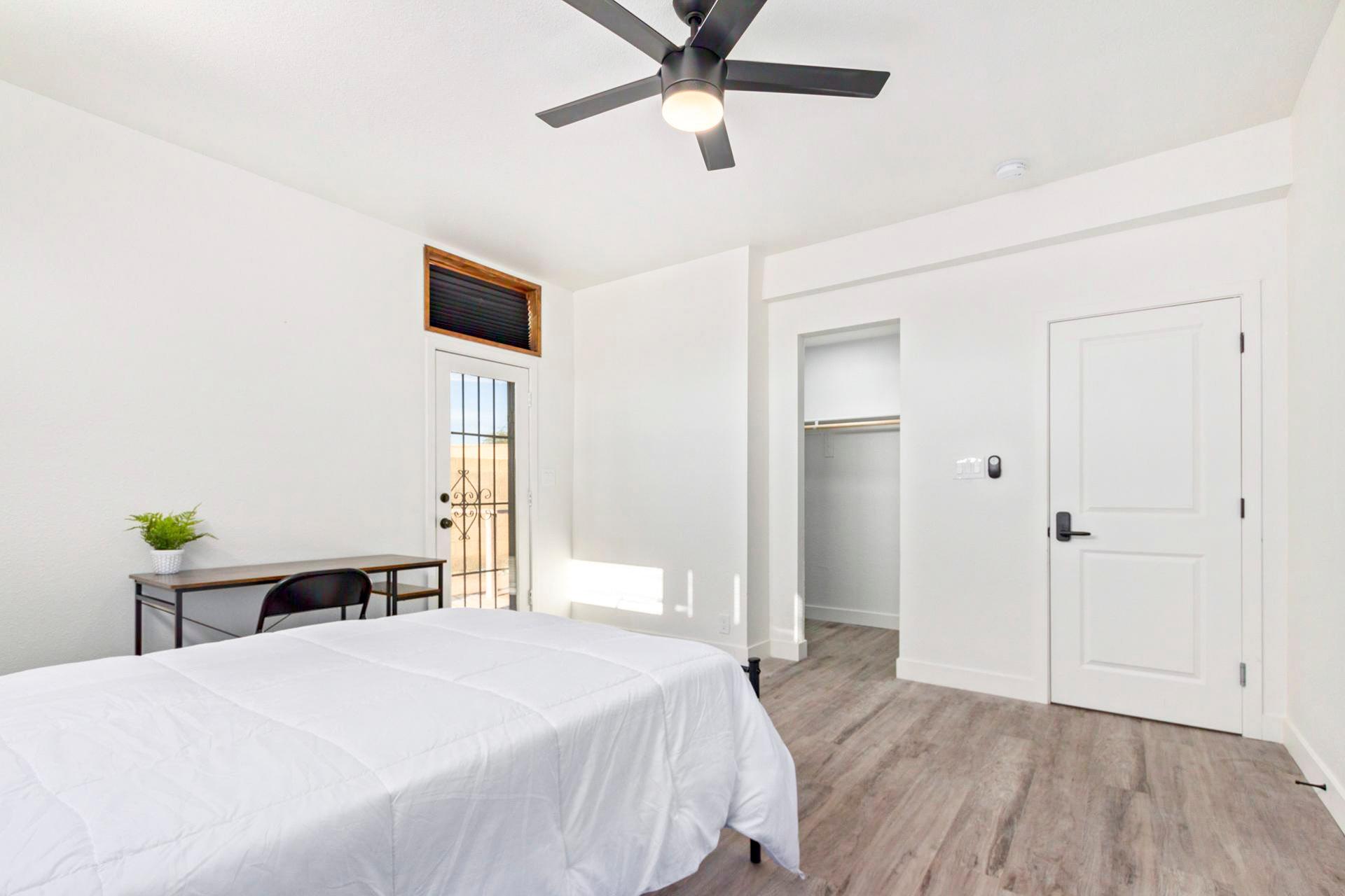 bedroom, detected:ceiling fan, window blind, bed
