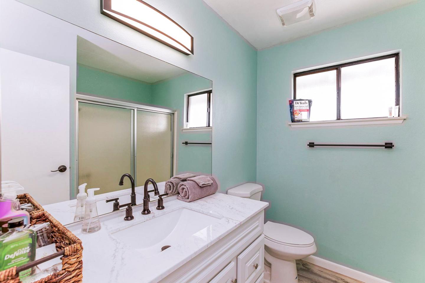 Bathroom(s)