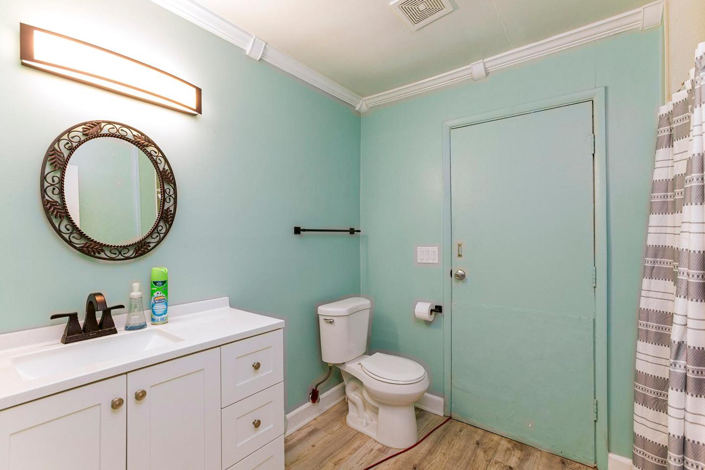 Bathroom(s)