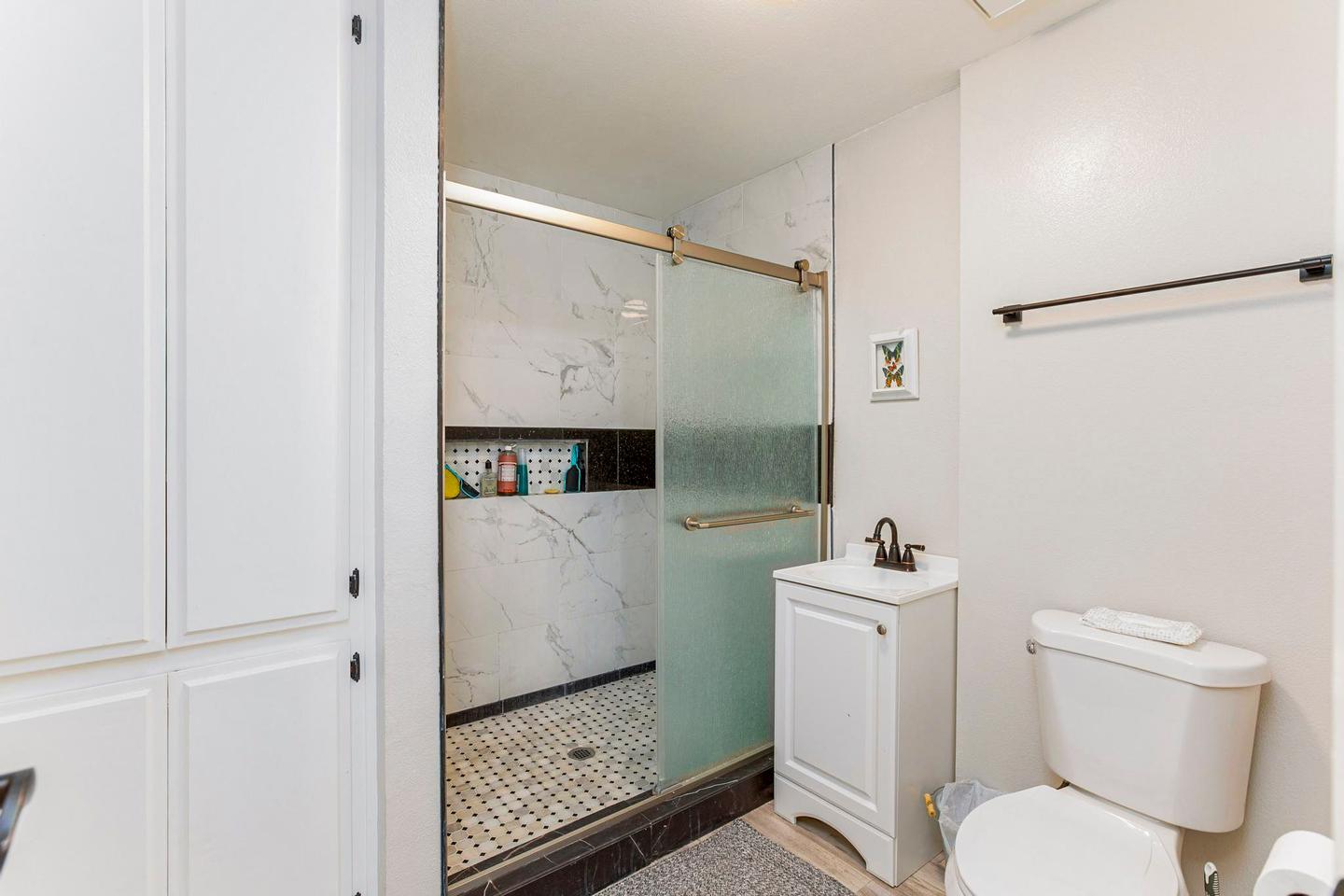 Bathroom(s)