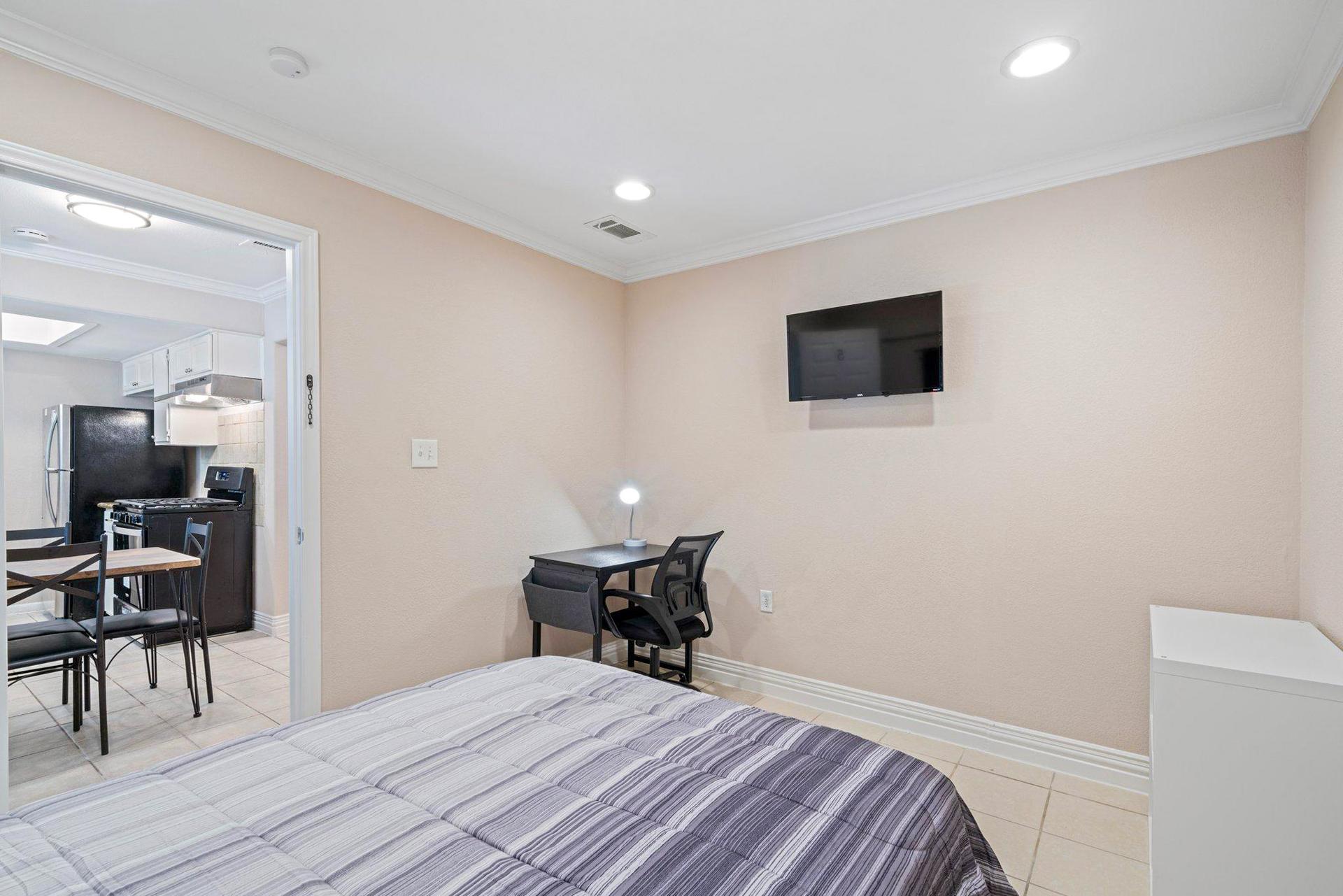 bedroom, detected:bed