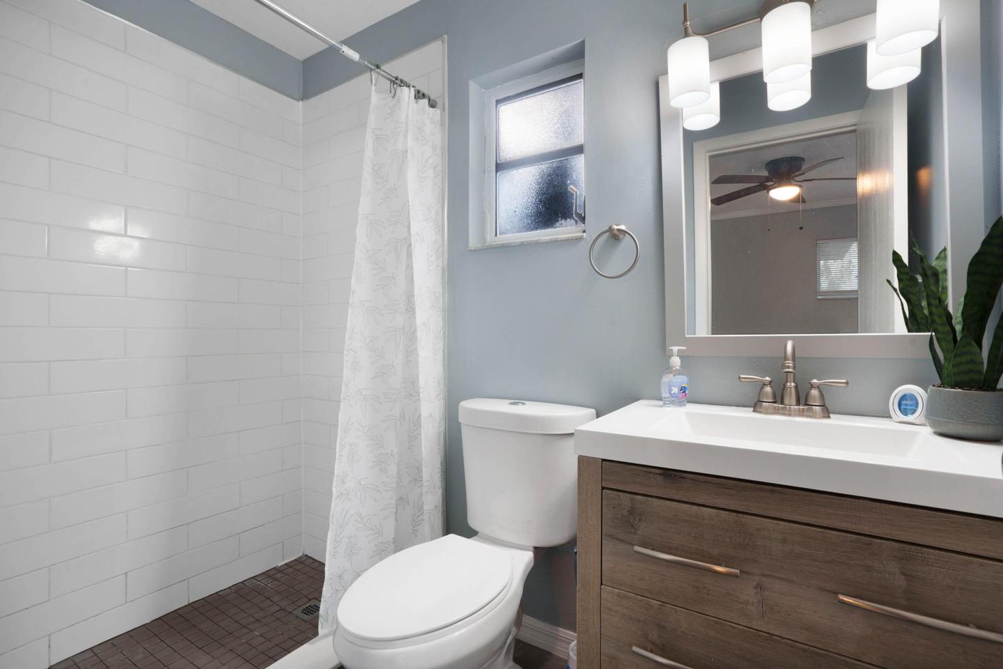 Bathroom(s)