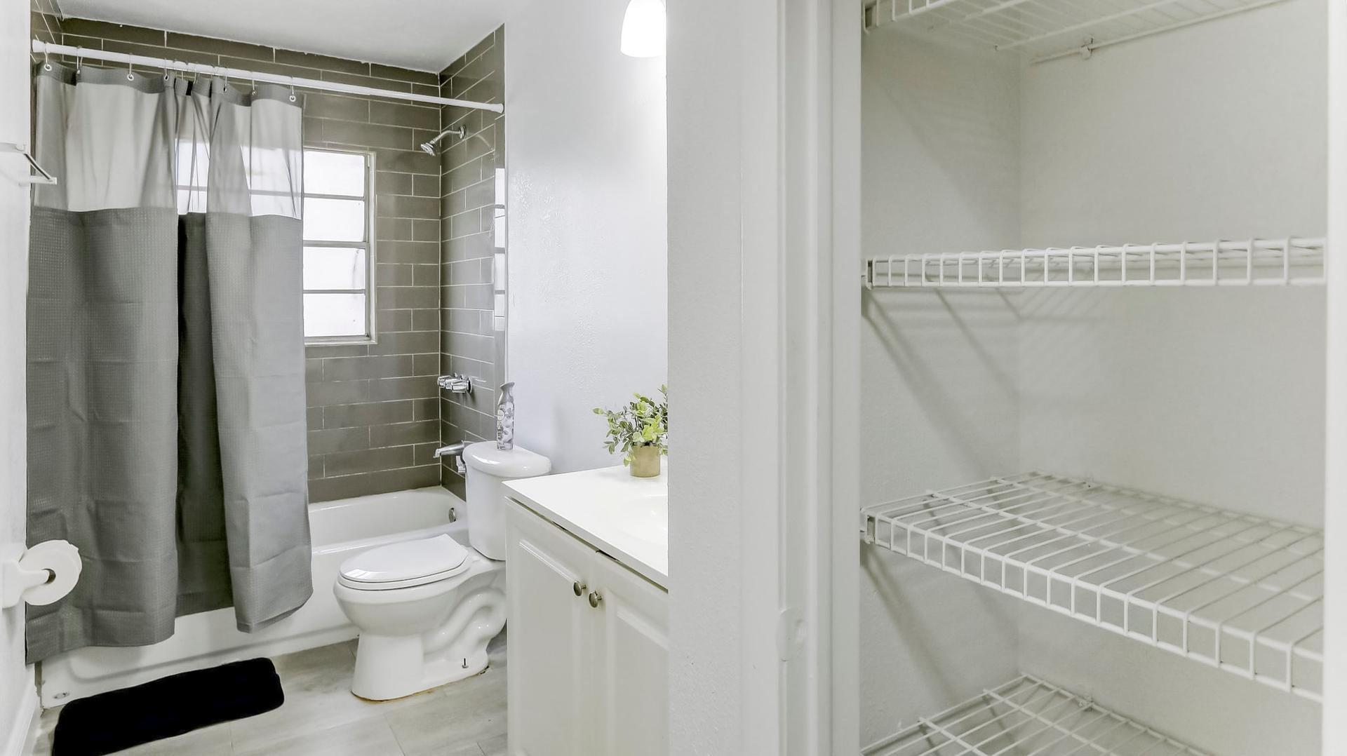 Bathroom(s)