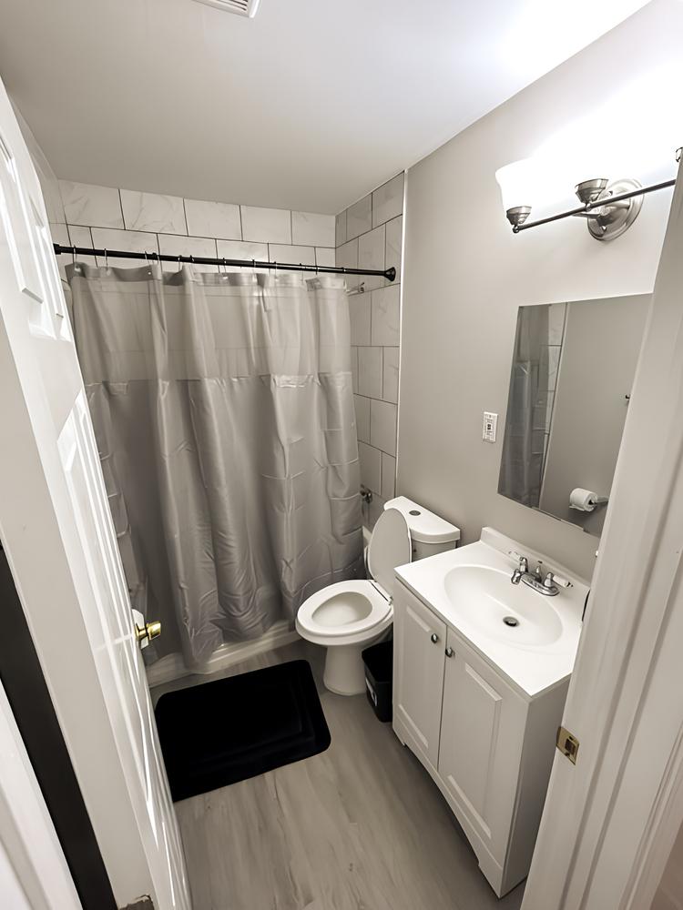 Bathroom(s)