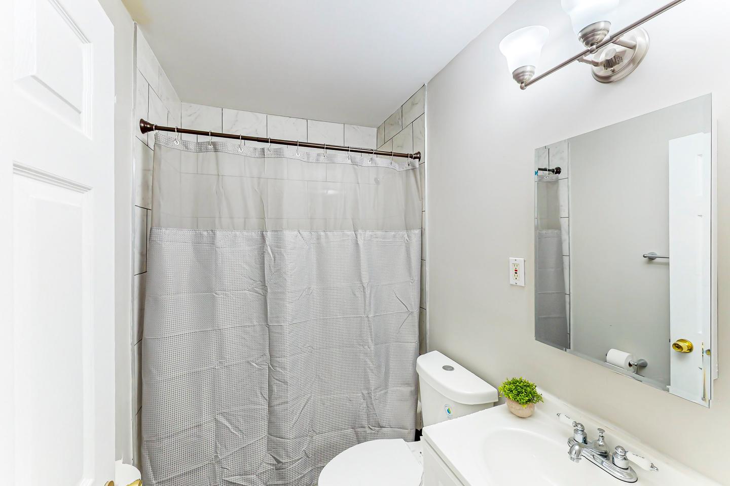 Bathroom(s)