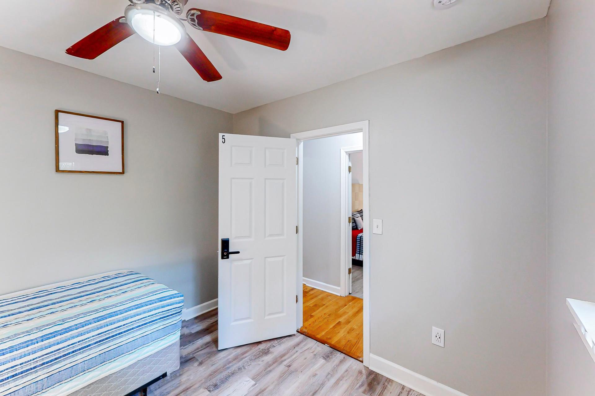bedroom, detected:ceiling fan, window blind, bed