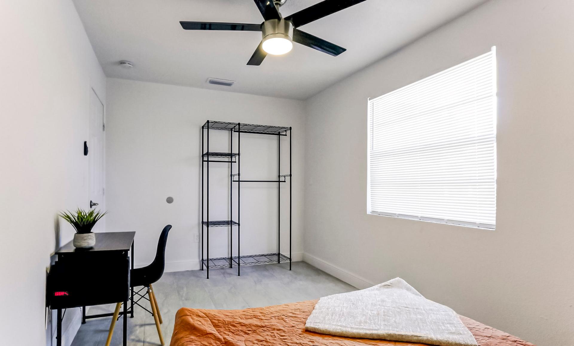 bedroom, detected:ceiling fan, window blind, bed