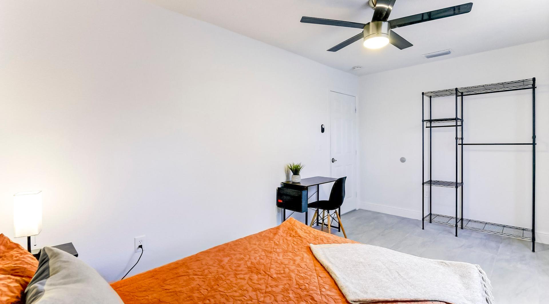 bedroom, detected:ceiling fan, bed