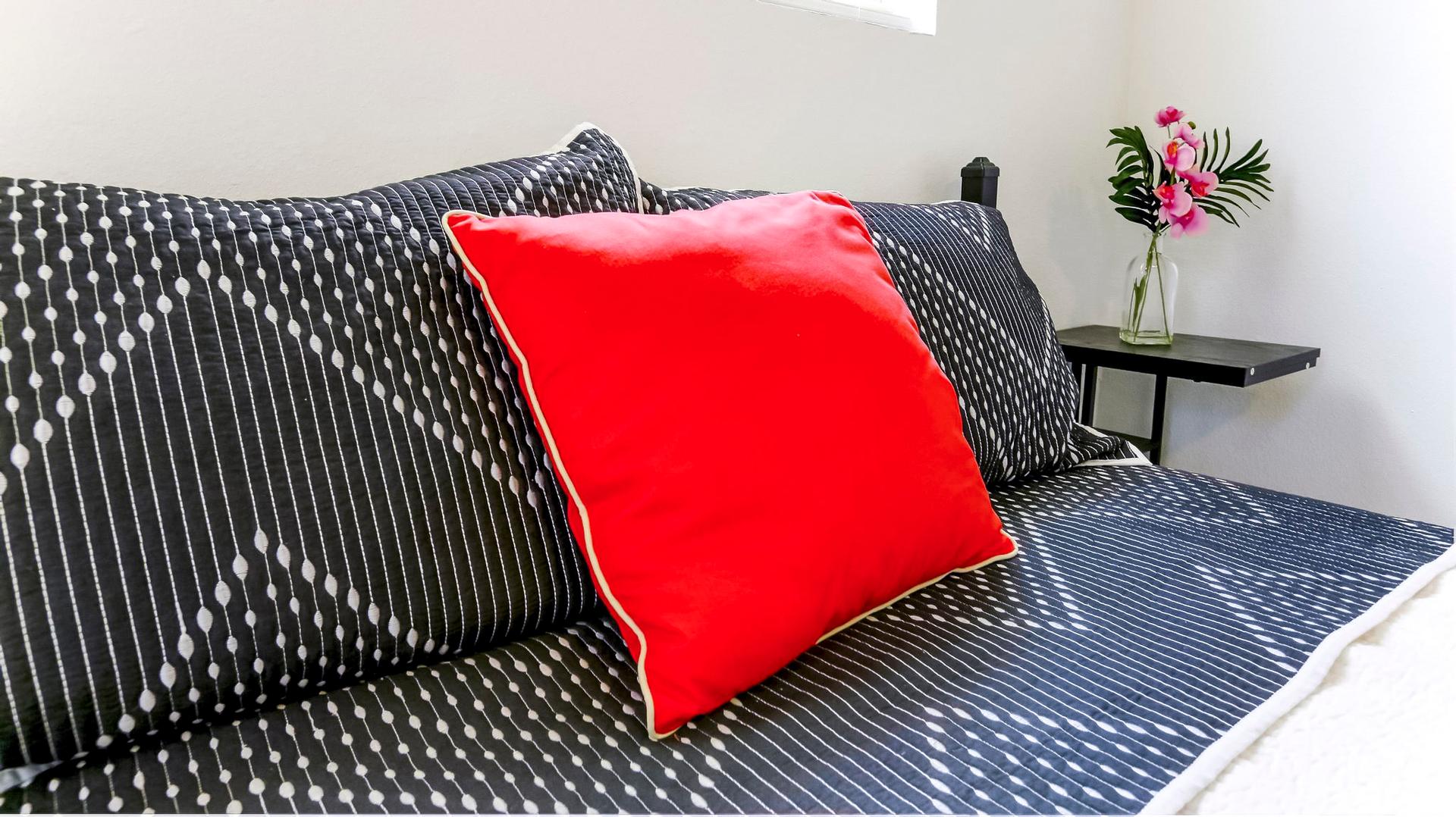 bedroom, detected:bed