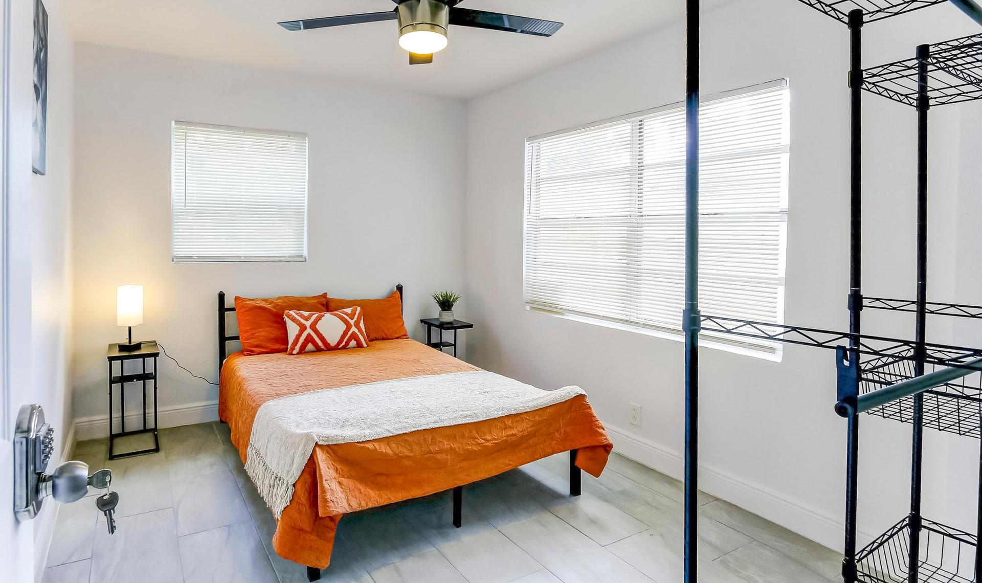 bedroom, detected:ceiling fan, bed, window blind