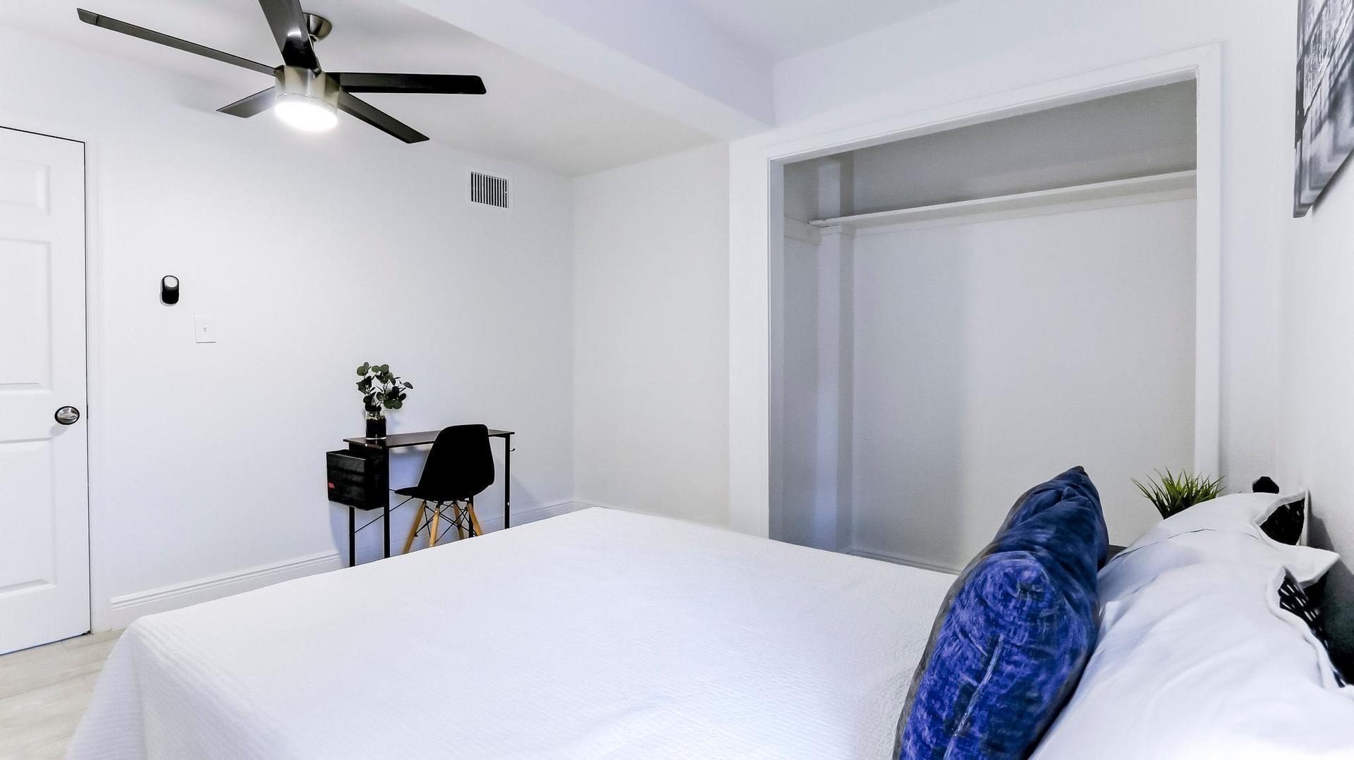 bedroom, detected:ceiling fan, bed