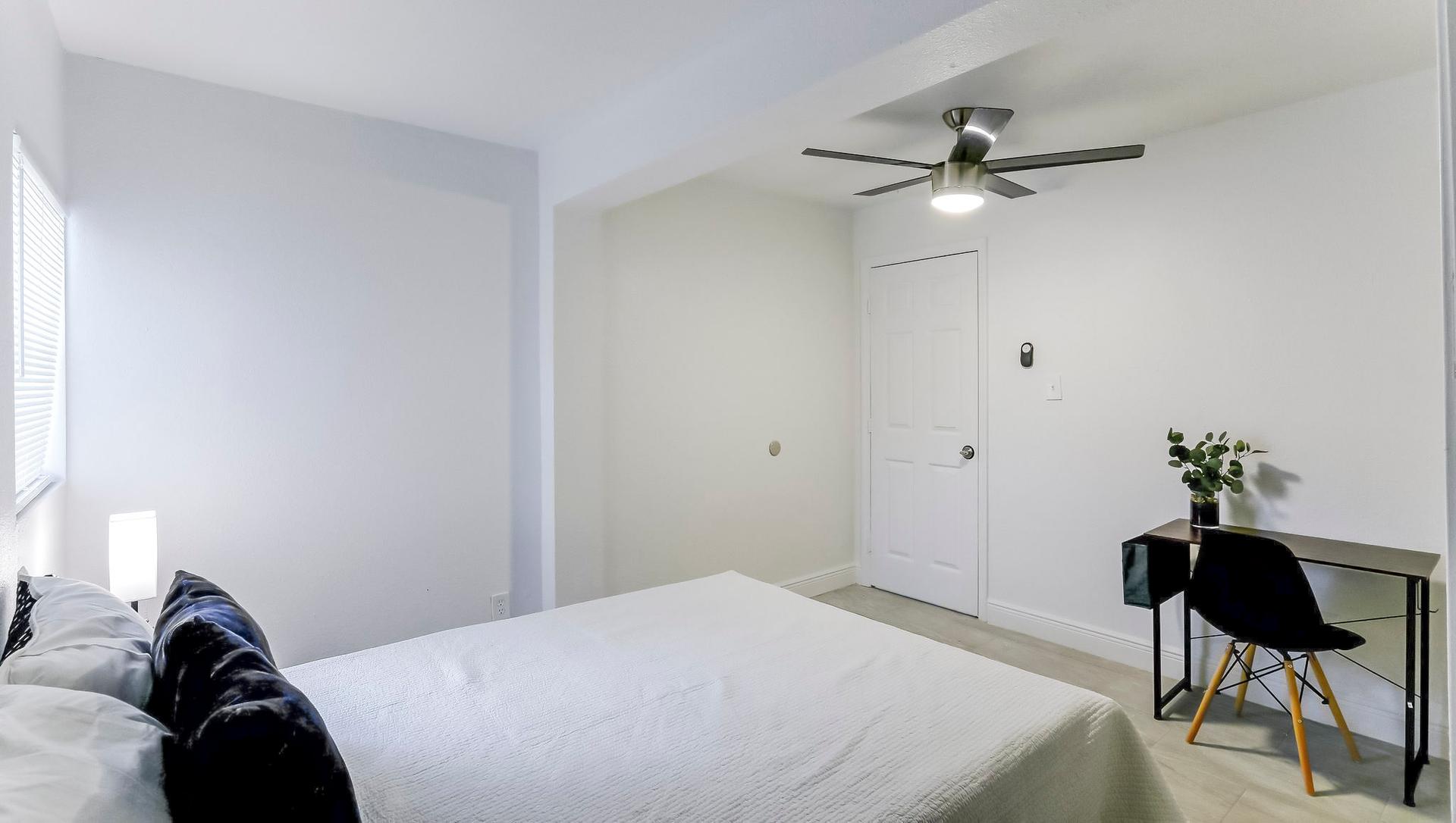 bedroom, detected:ceiling fan, bed