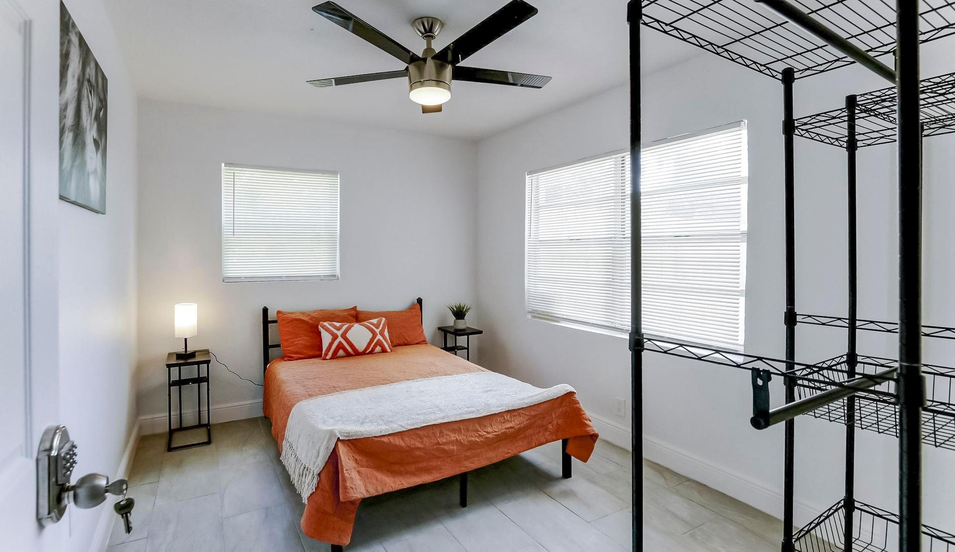 bedroom, detected:ceiling fan, window blind, bed