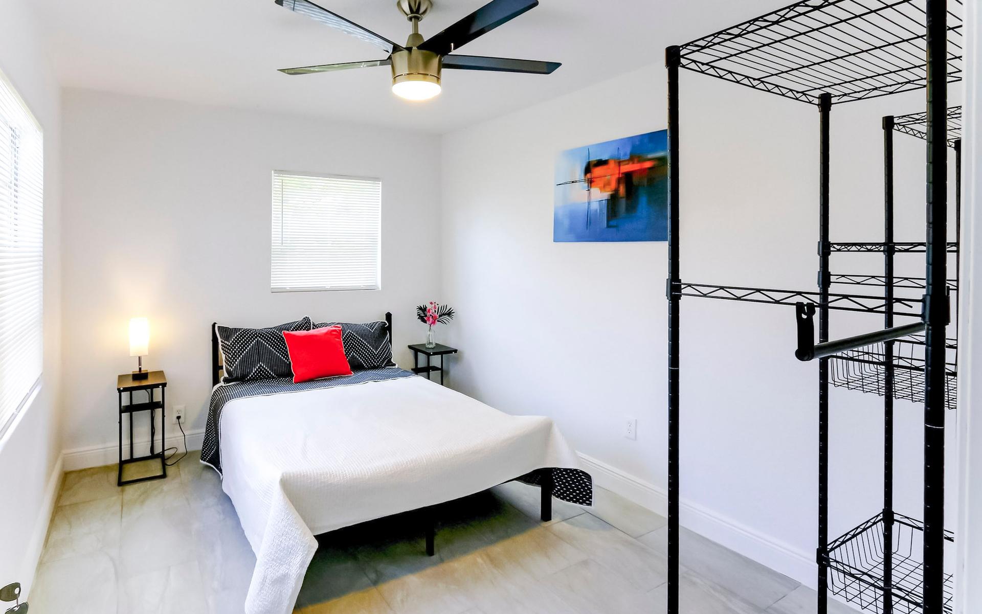 bedroom, detected:ceiling fan, bed, window blind