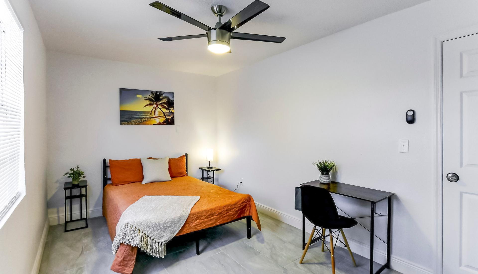 bedroom, detected:ceiling fan, bed