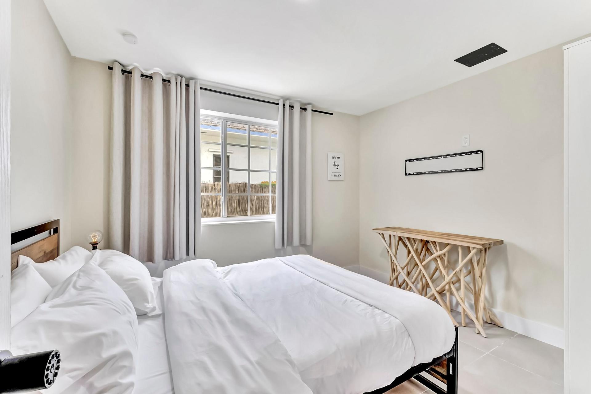 bedroom, detected:bed