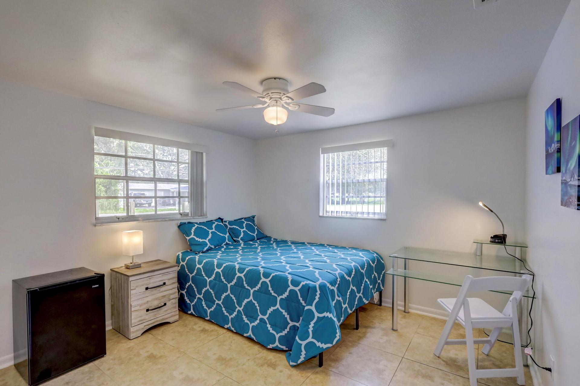 bedroom, detected:ceiling fan, bed, window blind
