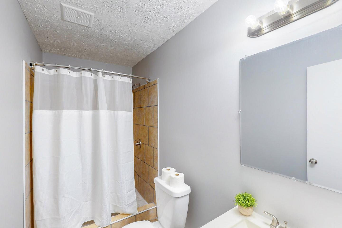 Bathroom(s)