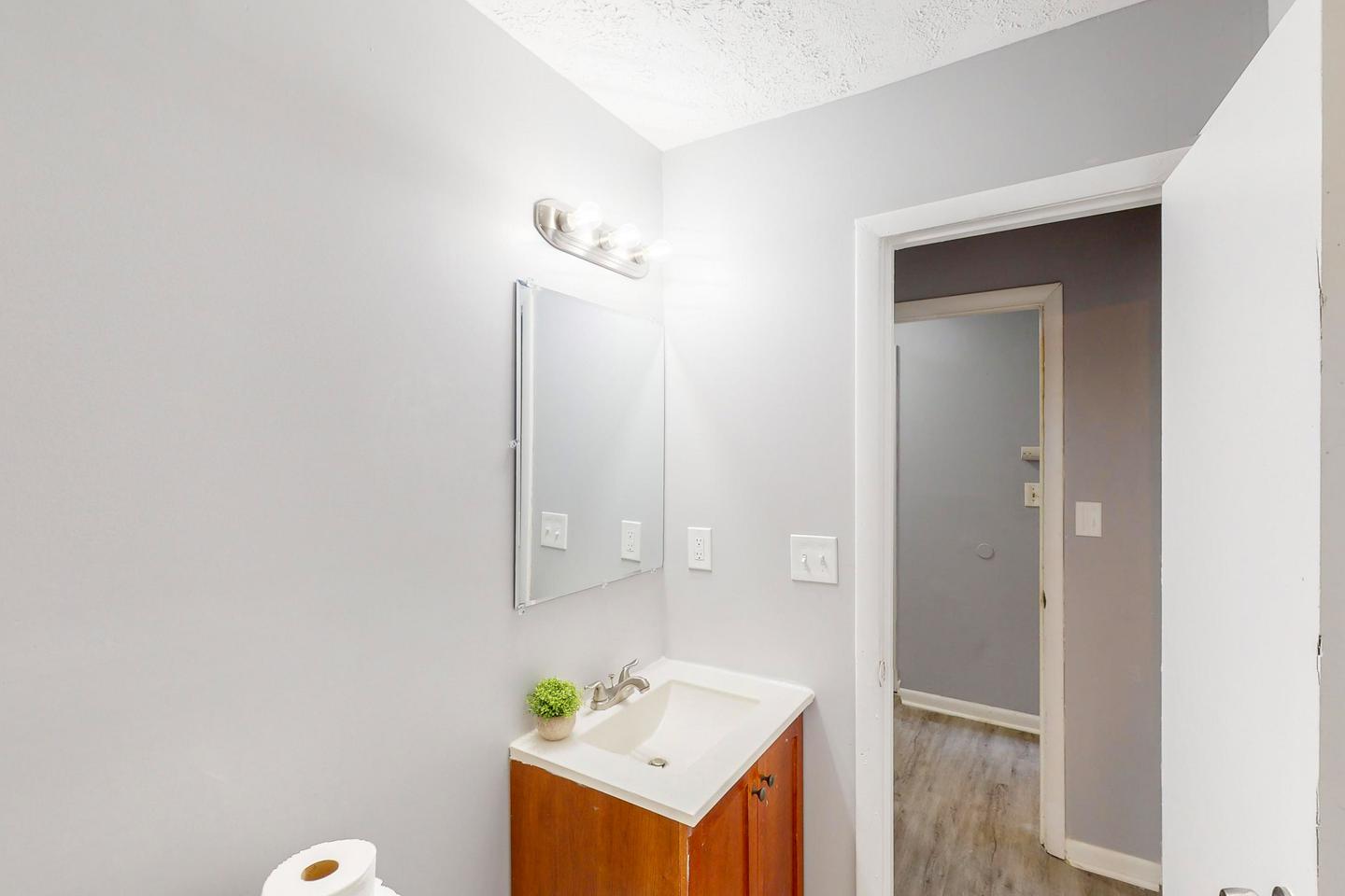 Bathroom(s)