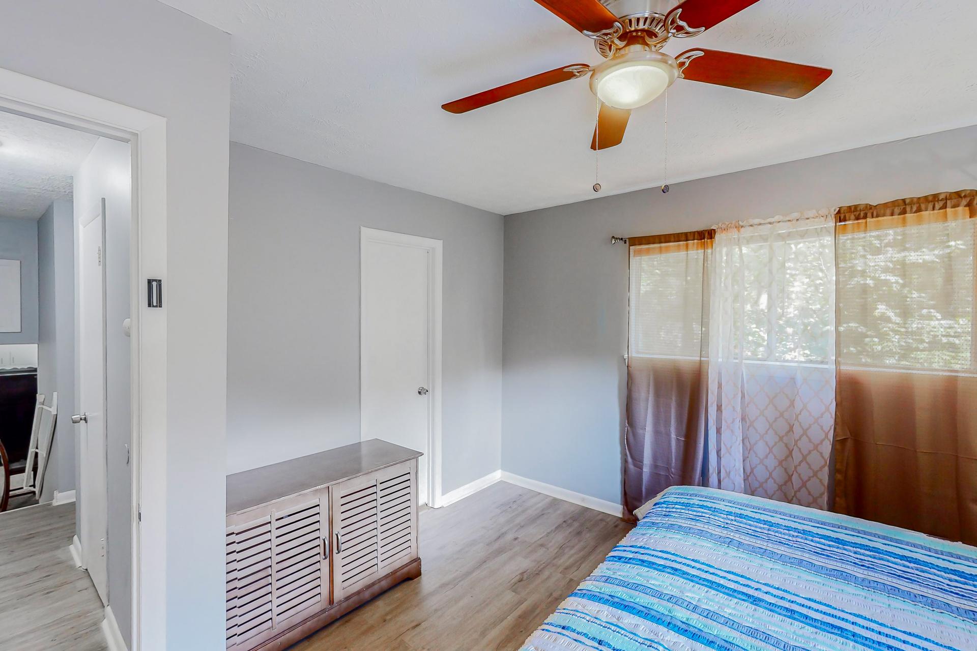 bedroom, detected:ceiling fan, bed