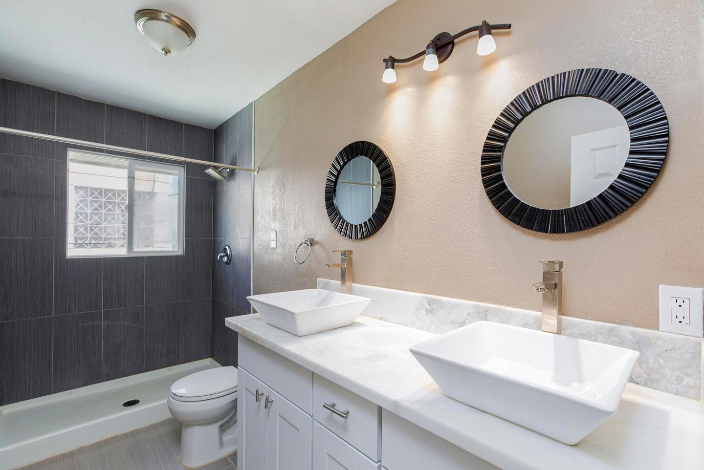 Bathroom(s)