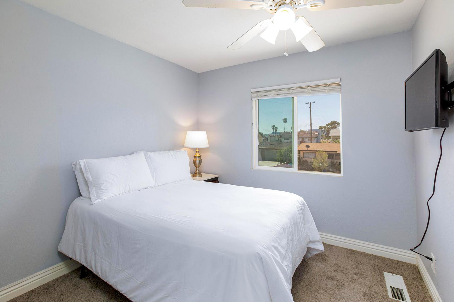 bedroom, detected:ceiling fan, window blind, bed