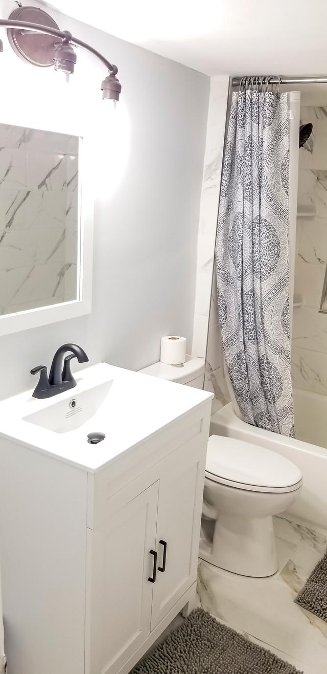 Bathroom(s)