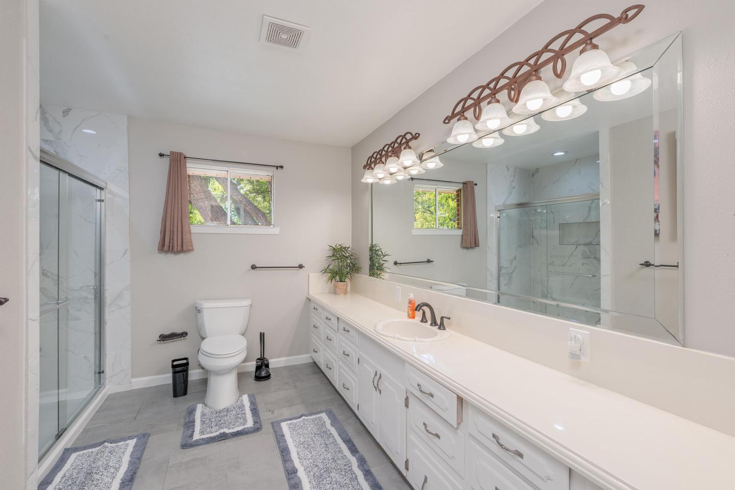 Bathroom(s)