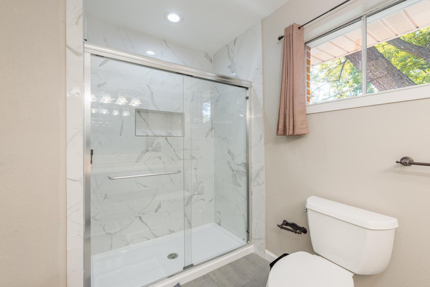 Bathroom(s)
