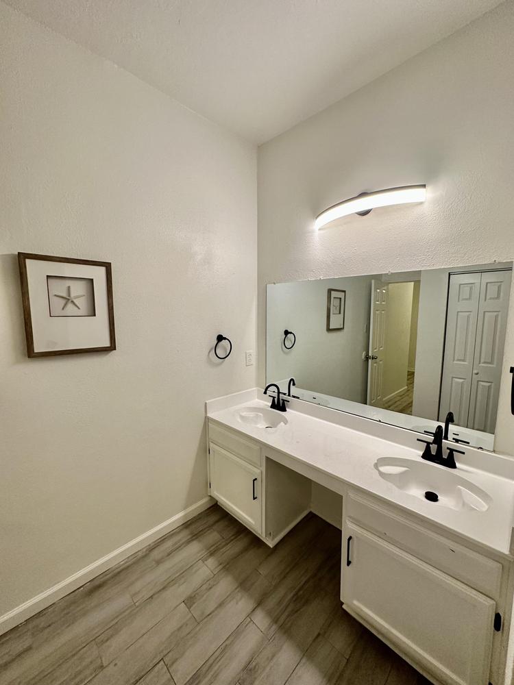 Bathroom(s)
