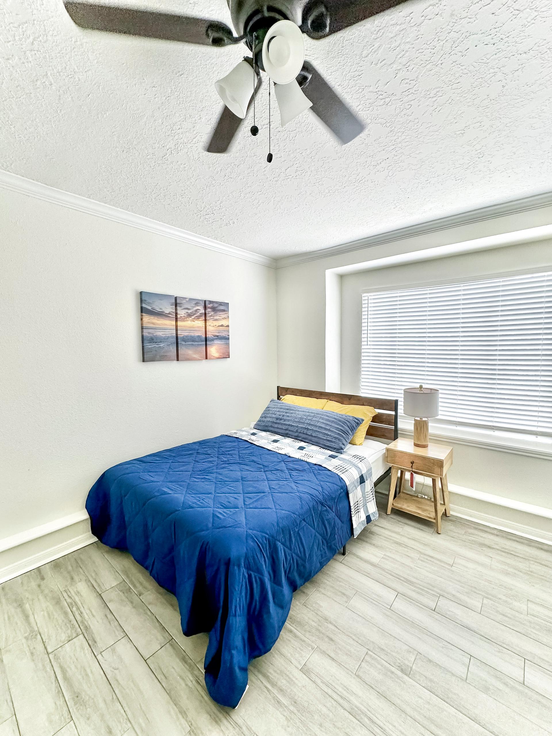 bedroom, detected:ceiling fan, window blind, bed