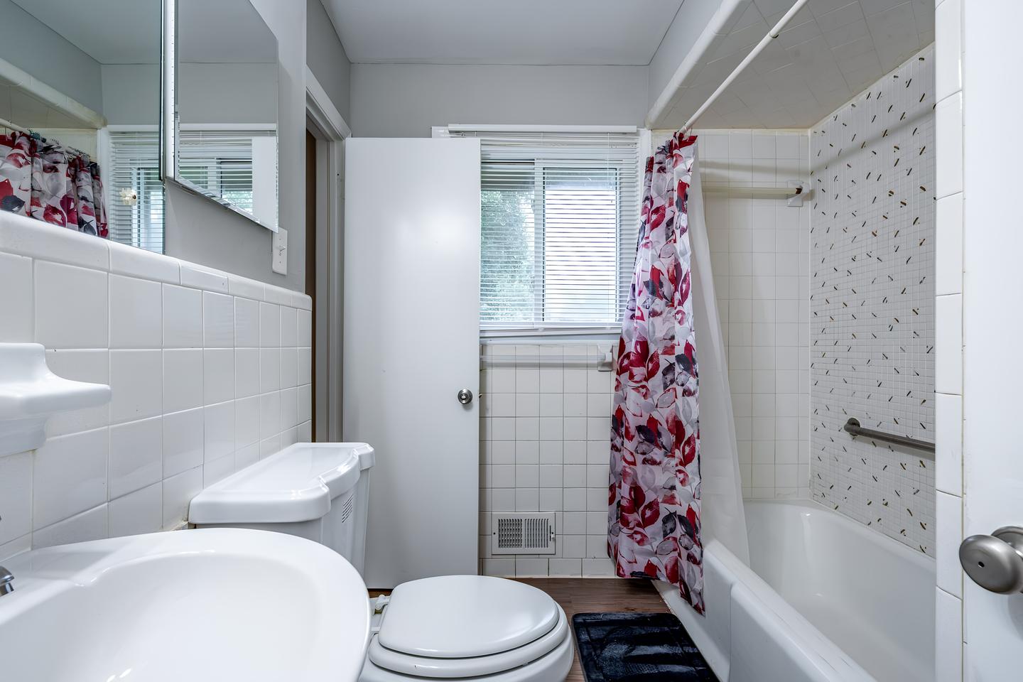 Bathroom(s)