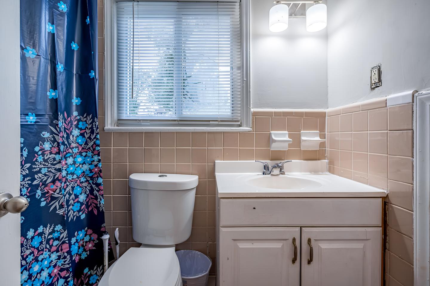 Bathroom(s)