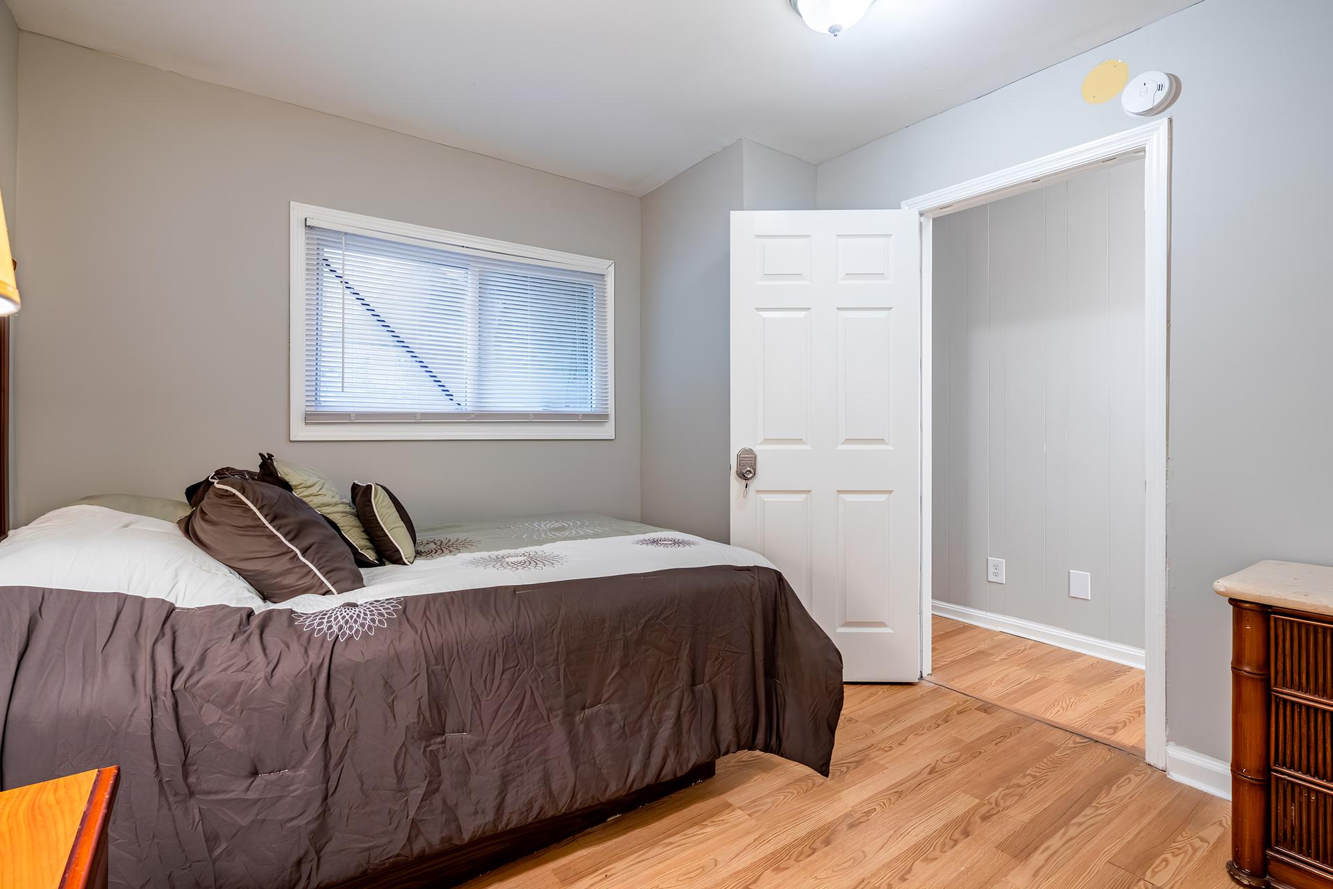bedroom, detected:bed, window blind
