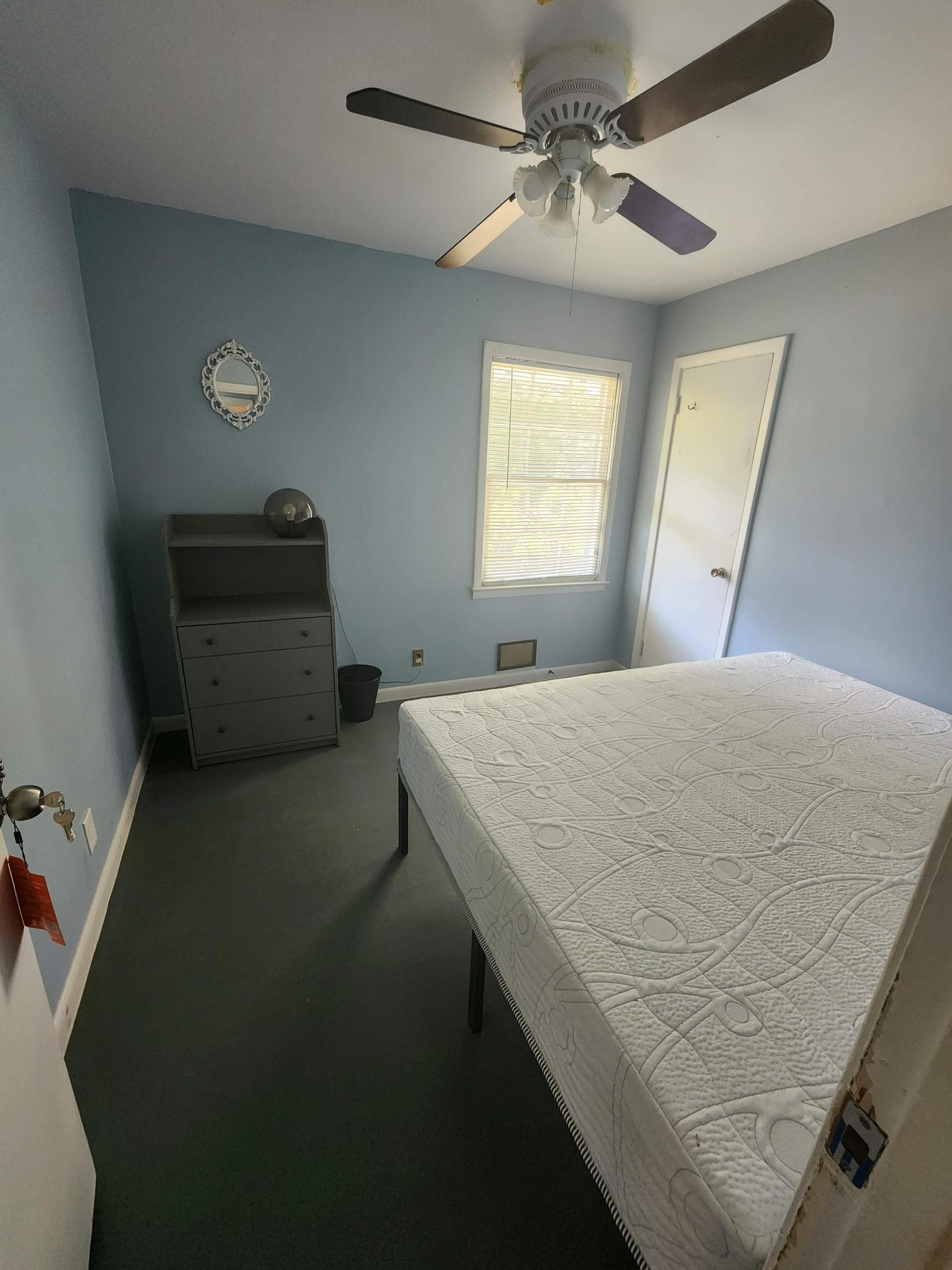 Queen Bed and Closet.