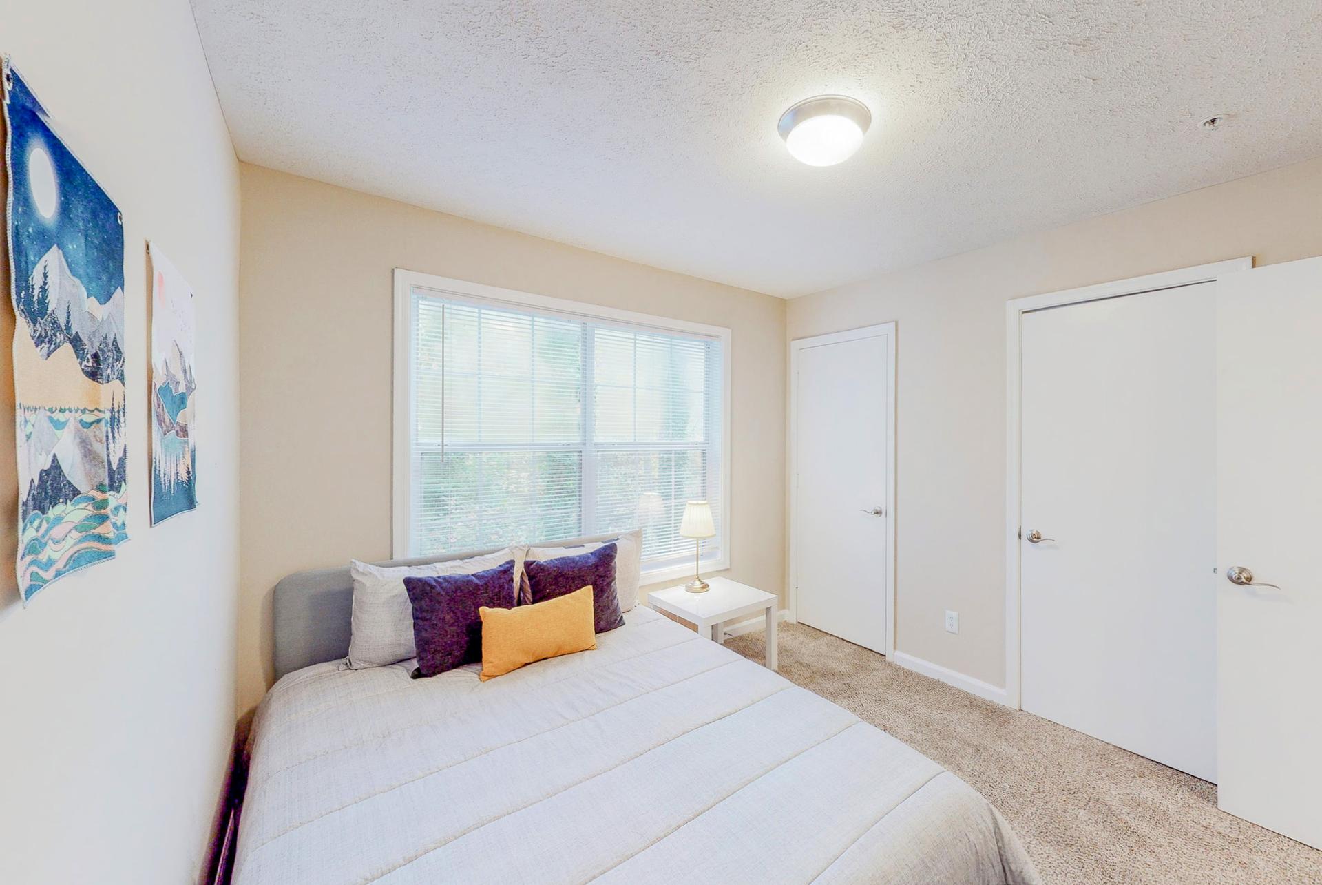 Awesome room equipped with a queen bed, night stand, vintage lamp, dresser and lots of closet space!