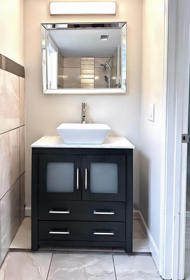 Bathroom(s)