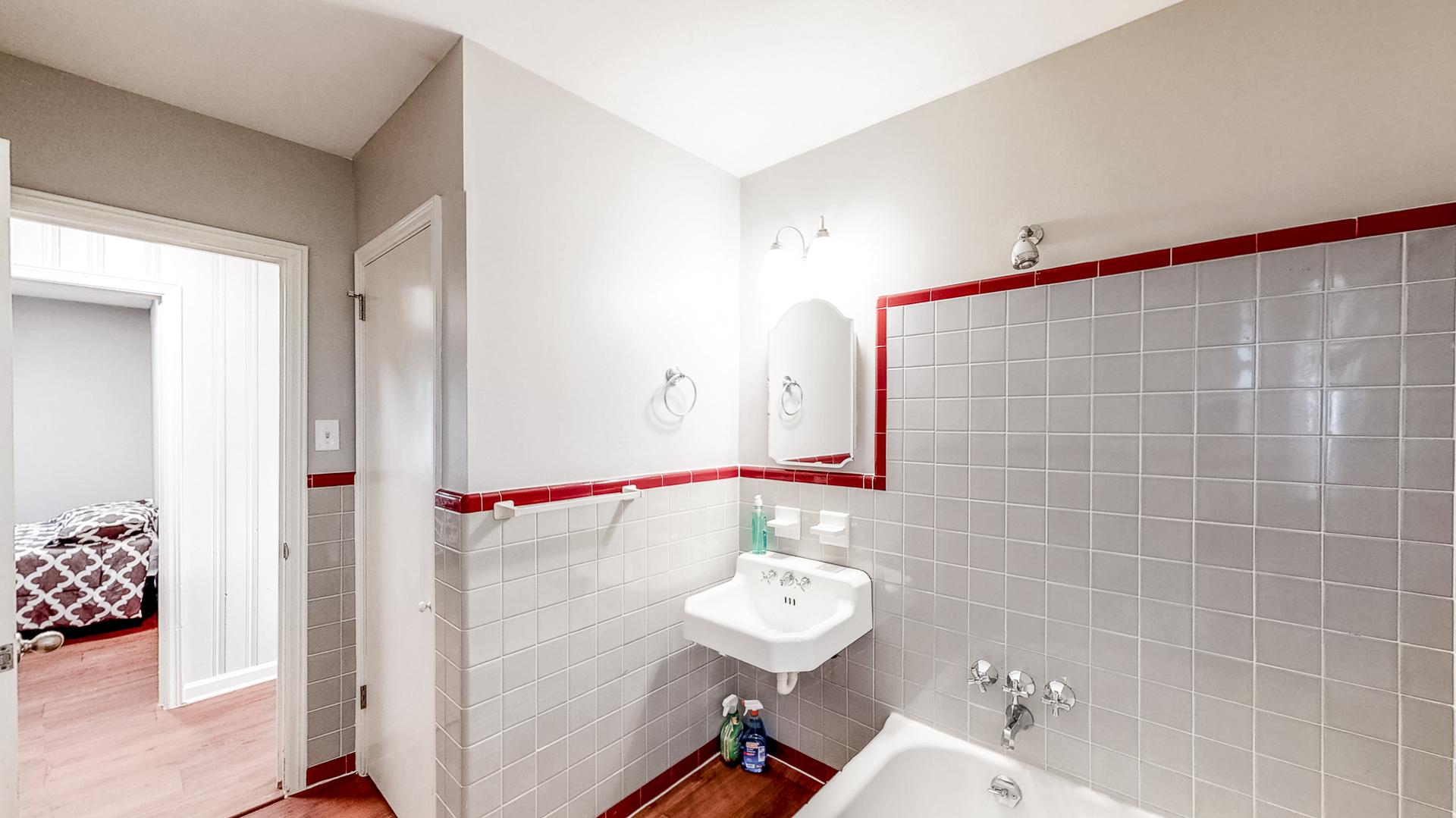 Bathroom(s)