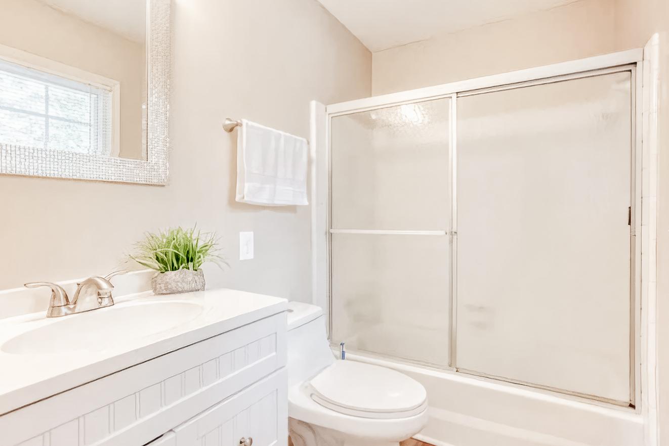 Bathroom(s)
