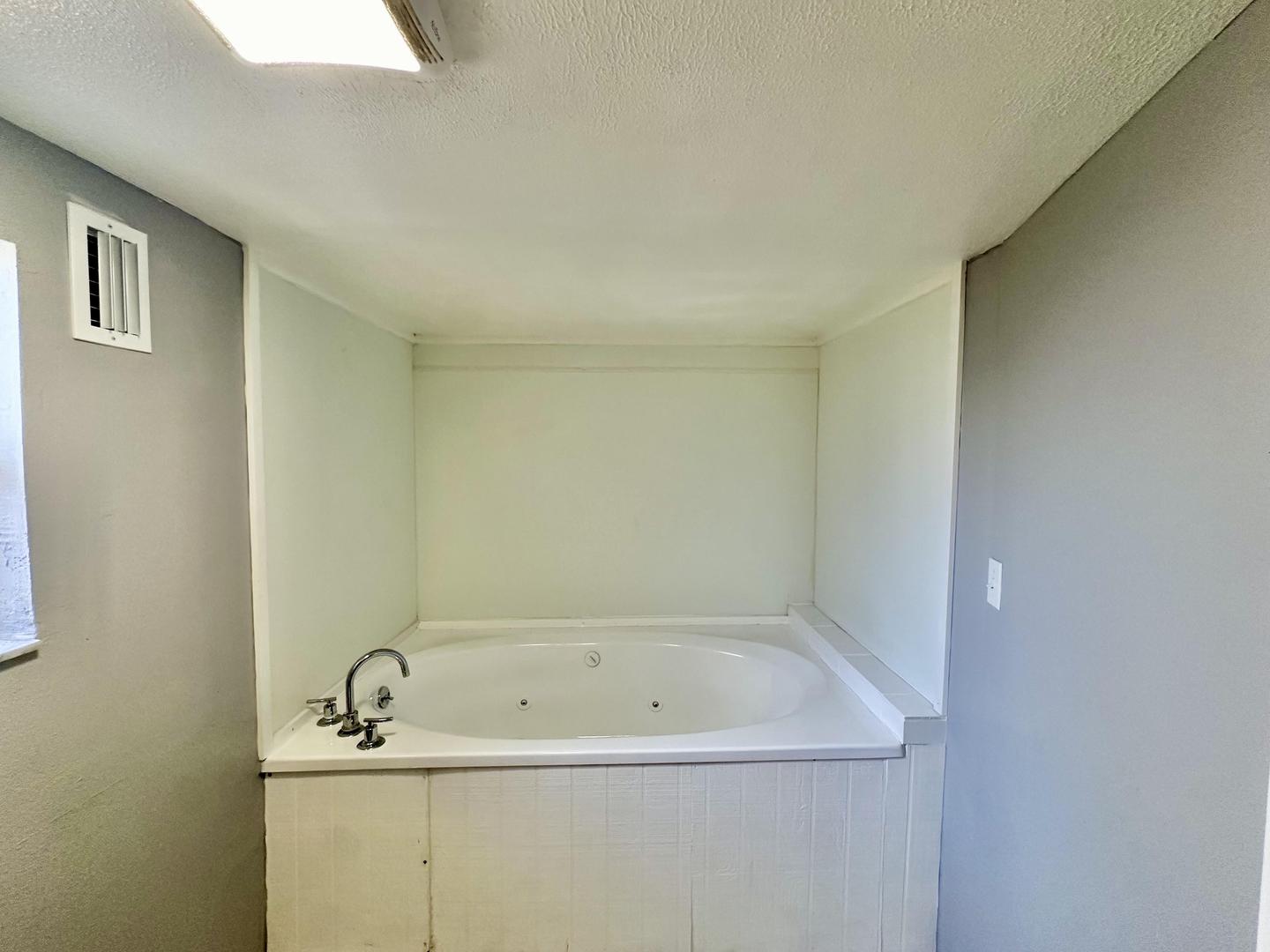 Bathroom(s)