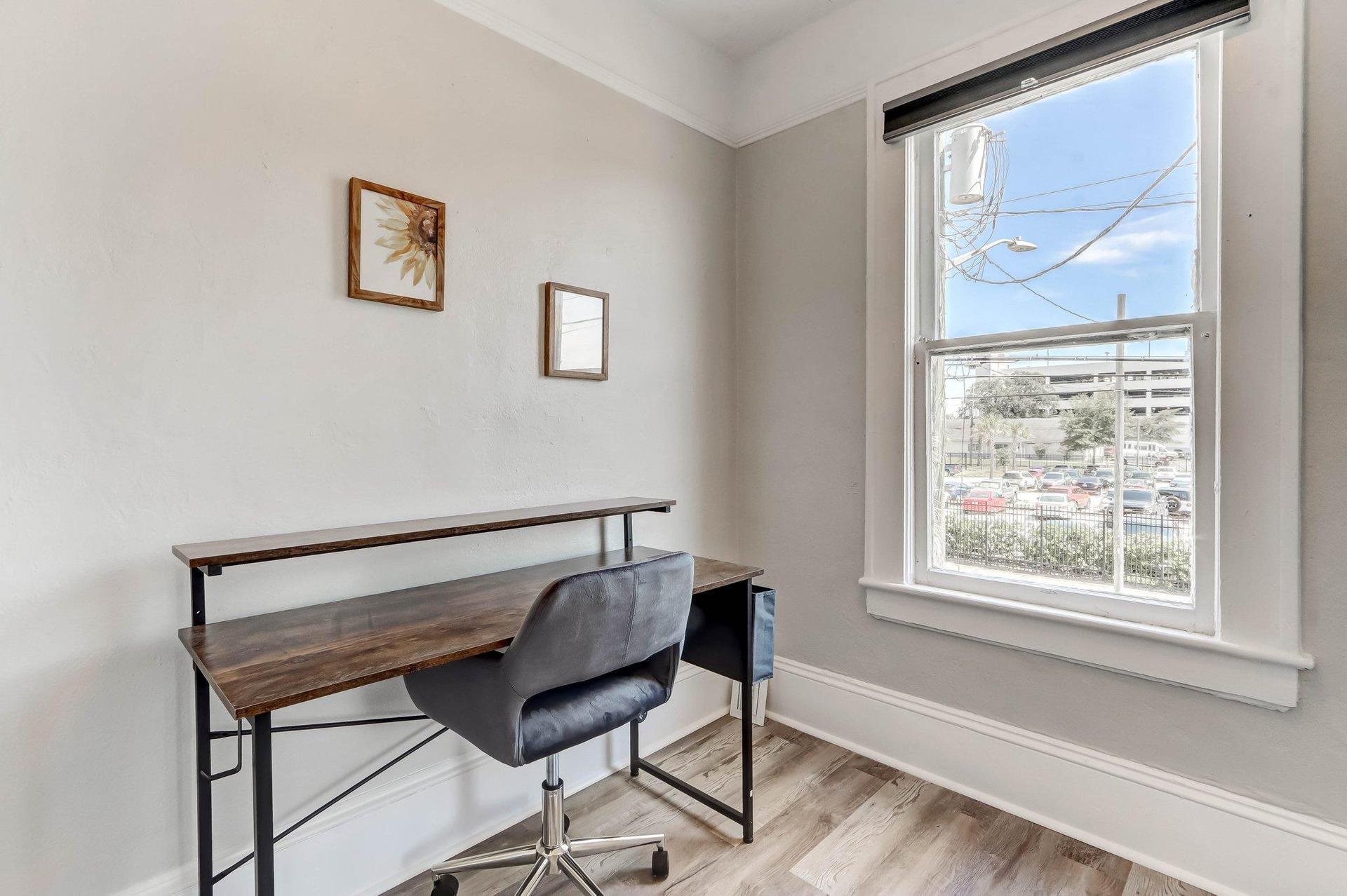 Furnished office attached to the bedroom