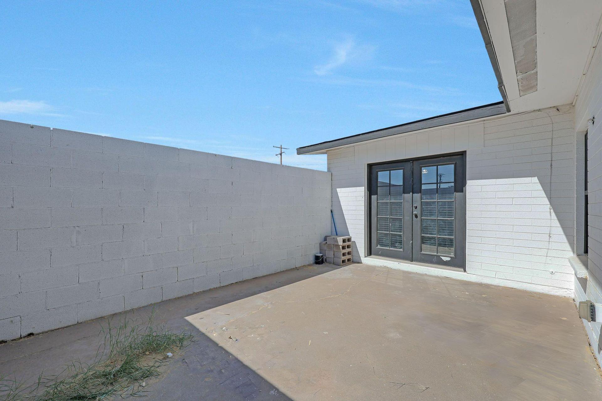 Private Patio (shared with Room 4)