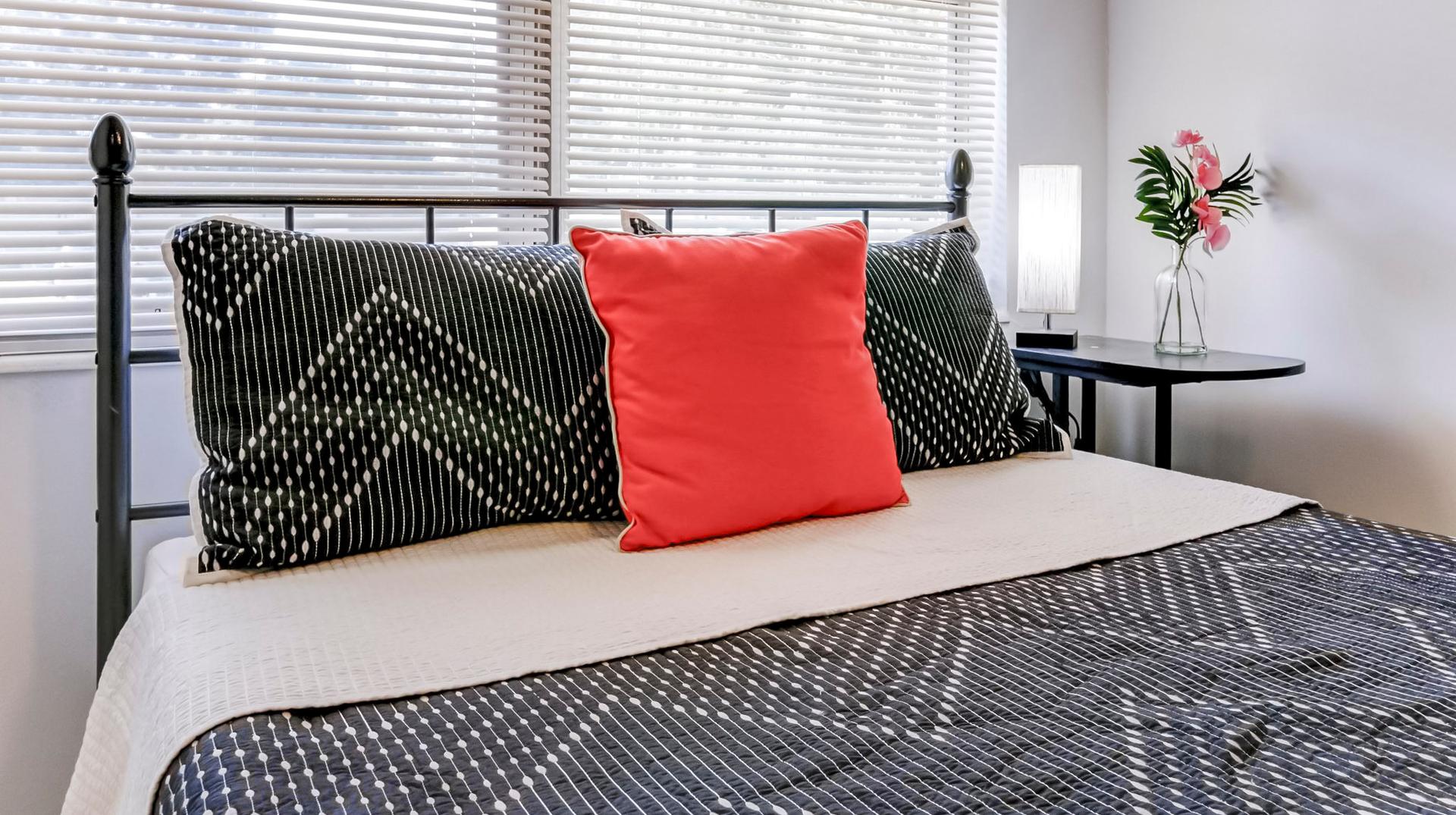 bedroom, detected:window blind, bed