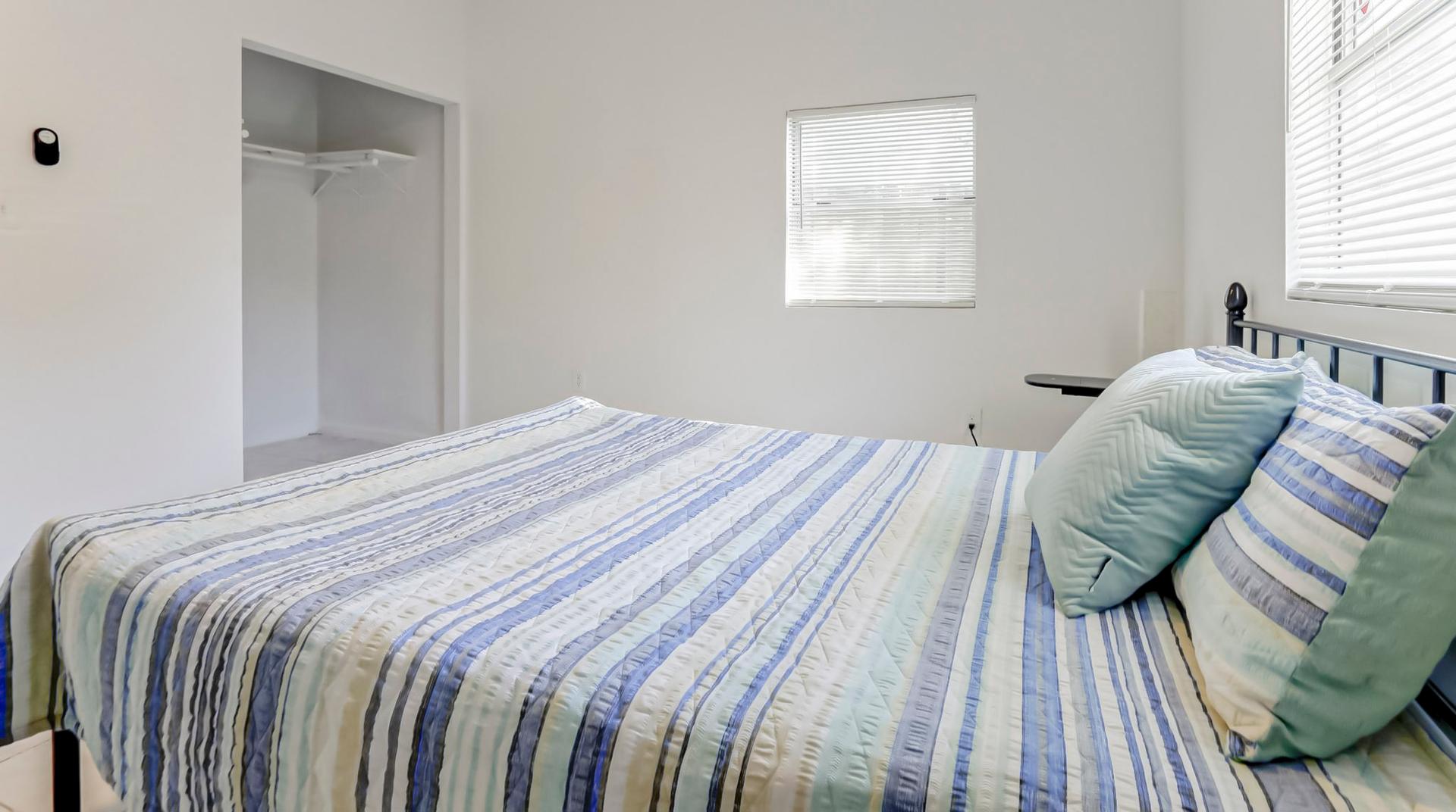 bedroom, detected:window blind, bed