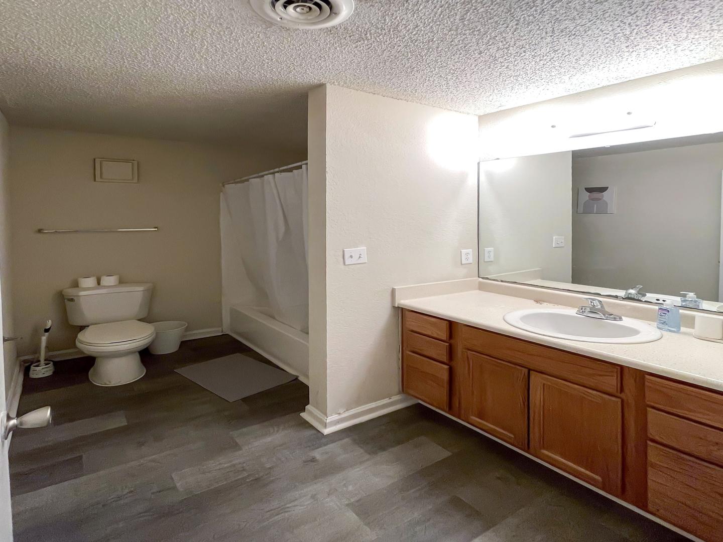 Bathroom(s)