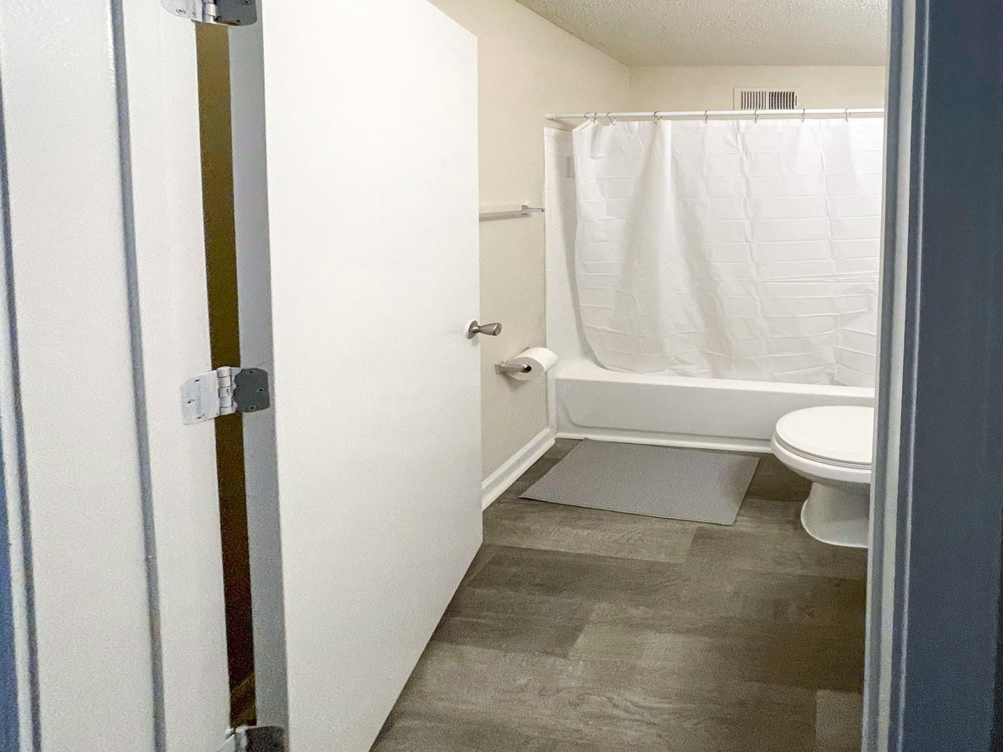 Bathroom(s)