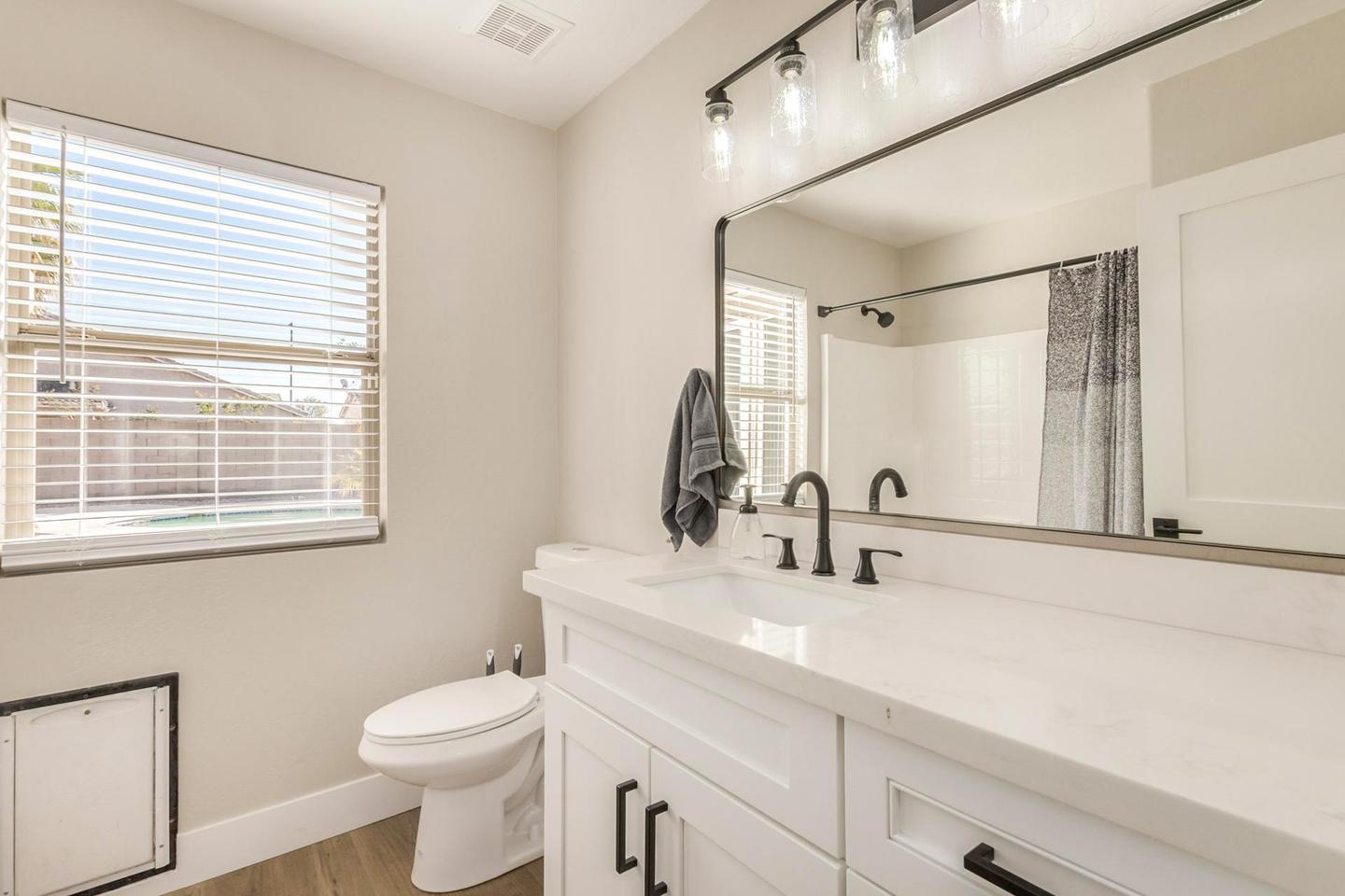 Bathroom(s)